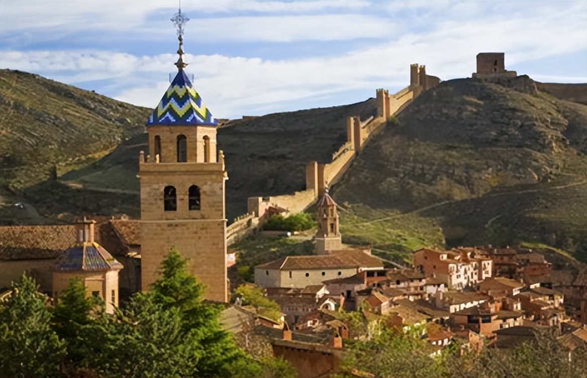 英国和西班牙帝国哪个更厉害,中世纪英国与法国