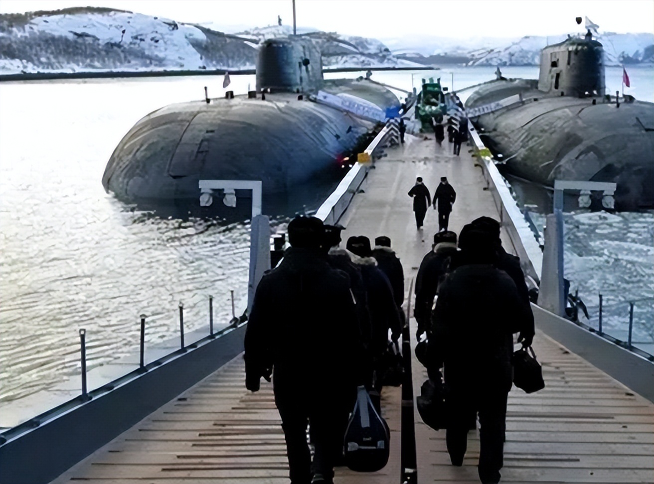 1993年我军提出参观俄军潜艇，对方犹豫再三提条件：除非做到六不