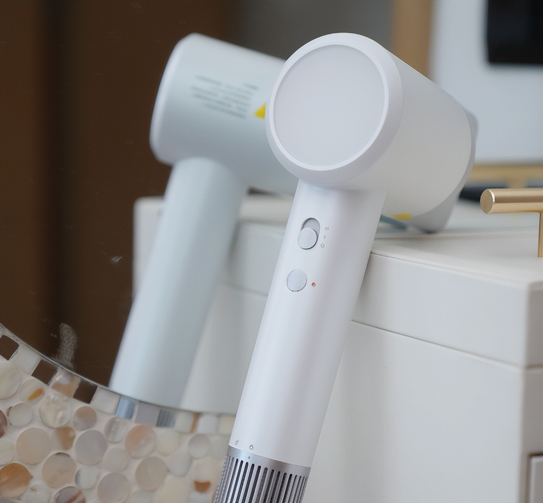 电吹风的副作用有哪些,电吹风用久了有安全隐患吗