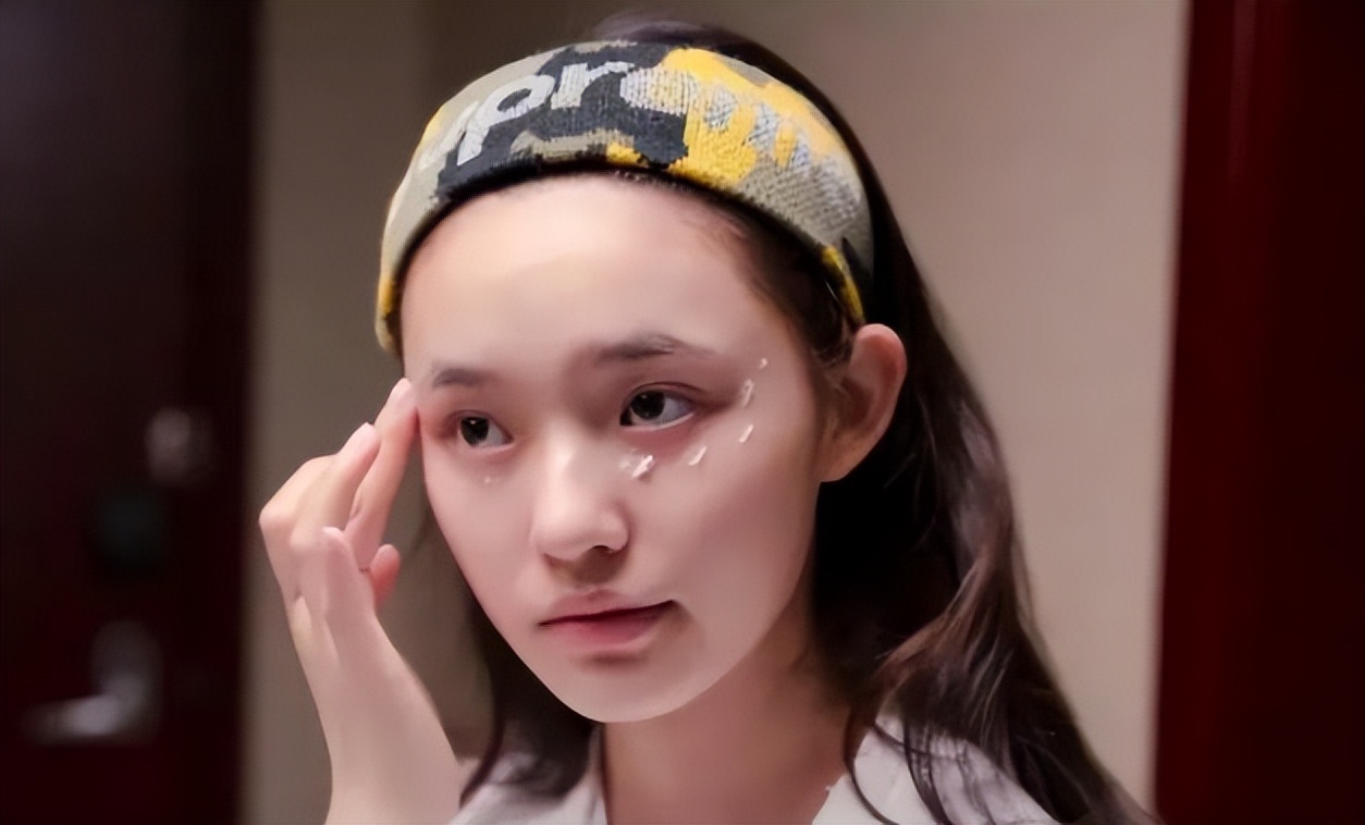 40多岁皮肤干燥用什么面霜好,40岁女人护肤品面霜200以下