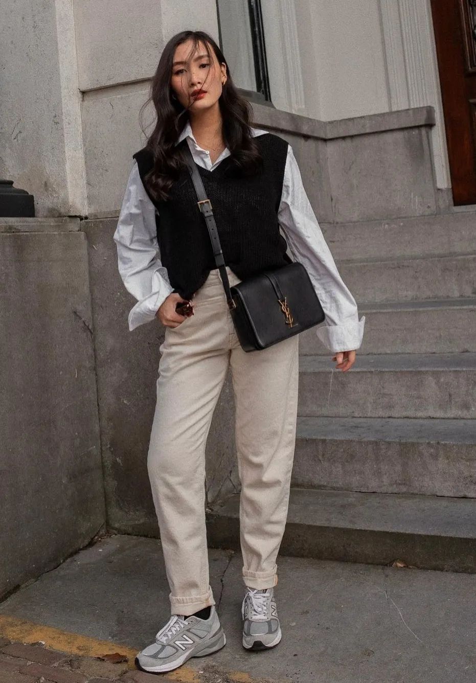 秋日马甲穿搭的n种,春天咖色格子针织马甲怎么搭配