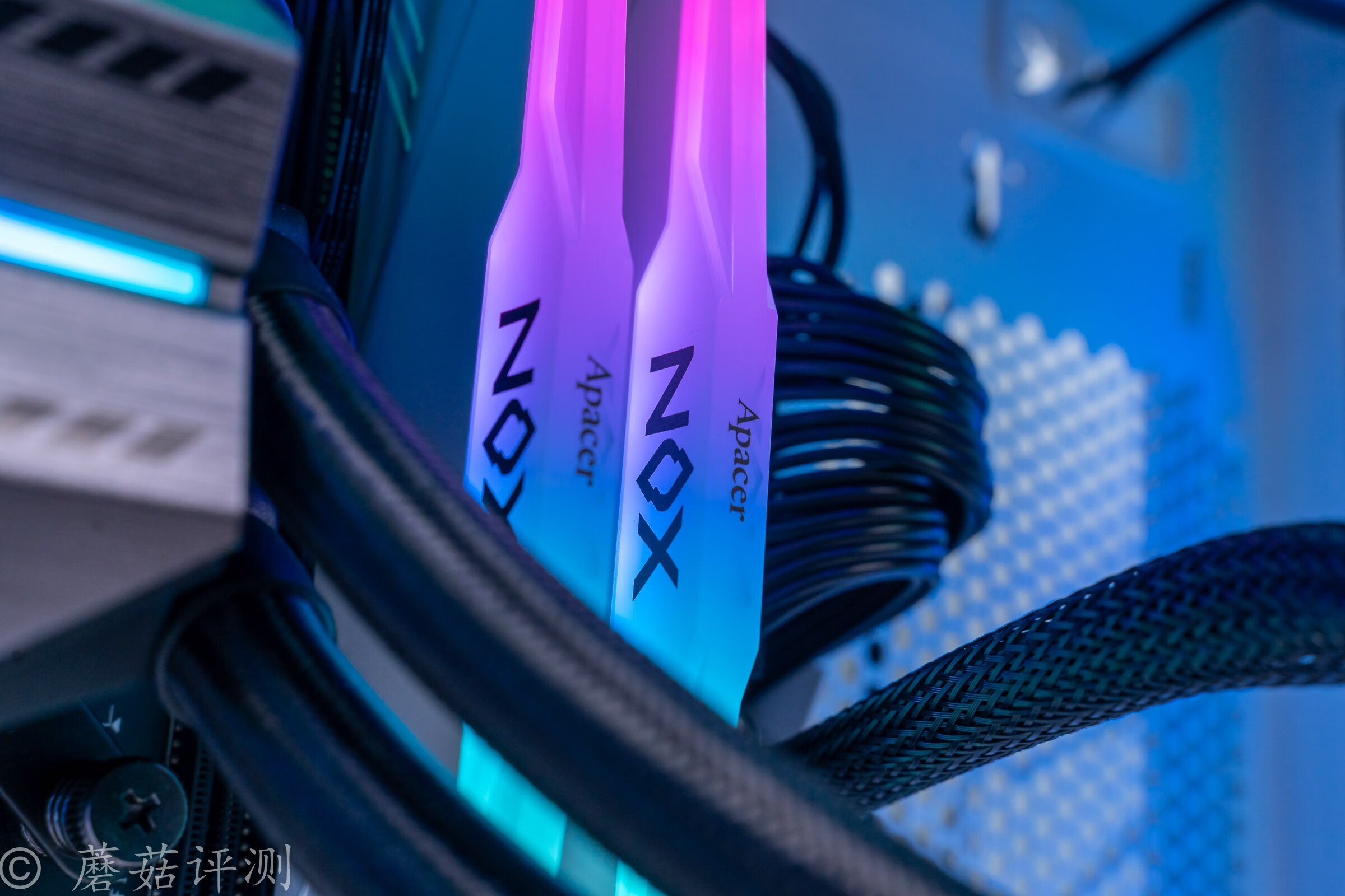 宇瞻ddr4240016g普条怎么样,宇瞻暗黑8gddr43600白色