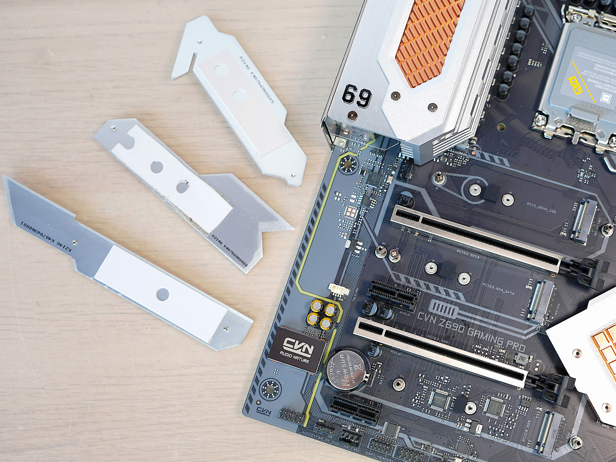 白银经典配色，最强风冷组合，能玩老头环，也是生产力的PC主机