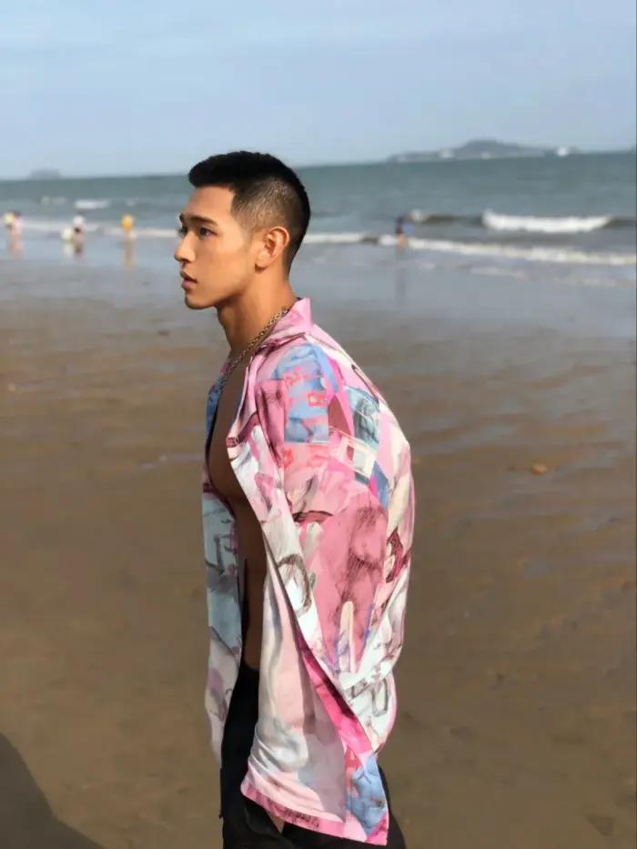 高颜值腹肌小狼狗照片,腹肌小狼狗照片帅气露脸