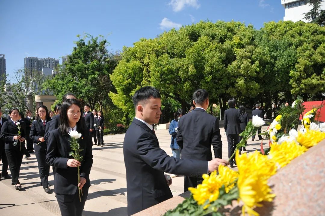 医院缅怀革命先烈主题党日活动,缅怀革命先烈赓续斗争精神