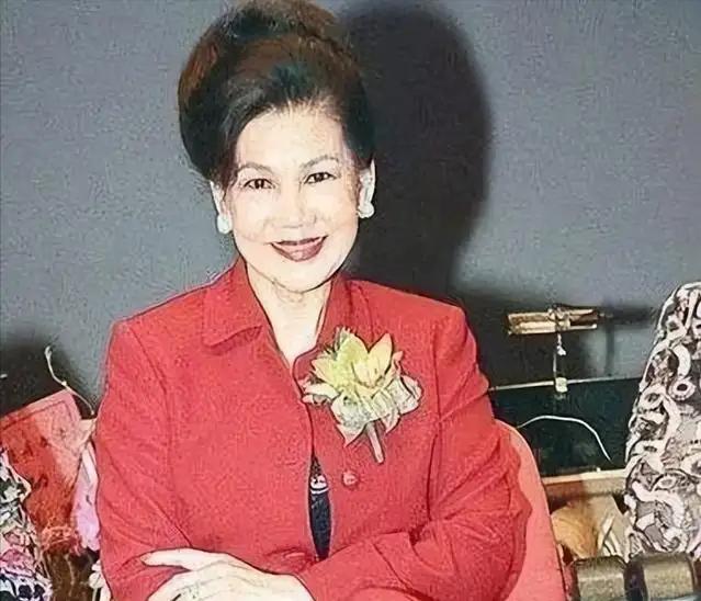 霍英东有10个儿子，为何将三分之二的遗产，给了大房的3个儿子？