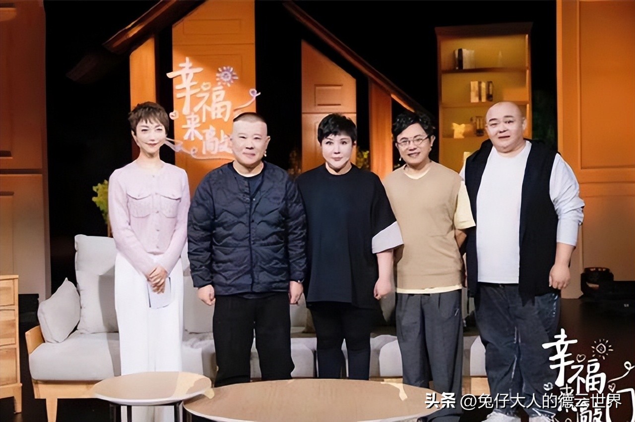 德云社郭德纲和徒弟一起同台,德云社郭德纲于谦同台