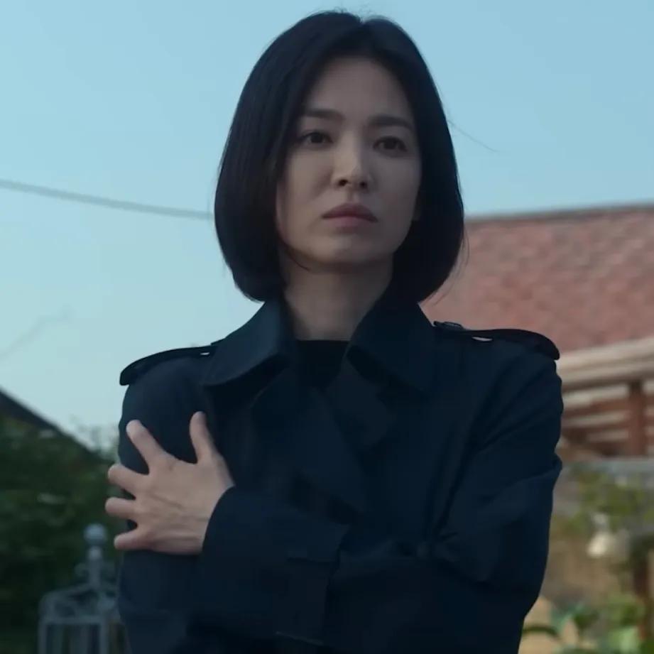 宋慧乔短发走秀穿搭,宋慧乔秋冬通勤风穿搭