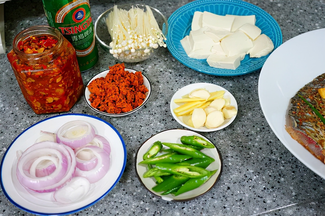 教你秘制烤鱼的做法,家庭烤鱼三道鳞的做法平底锅