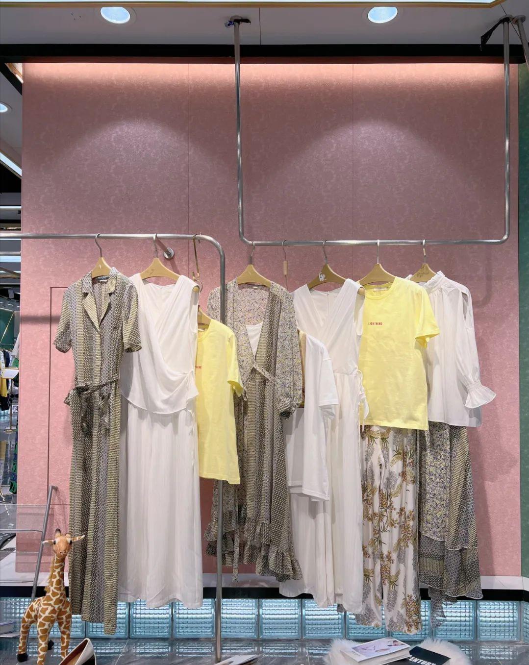 AITU.艾托澳夏季品牌折扣女装桑蚕丝连衣裙上衣裤裙穿搭