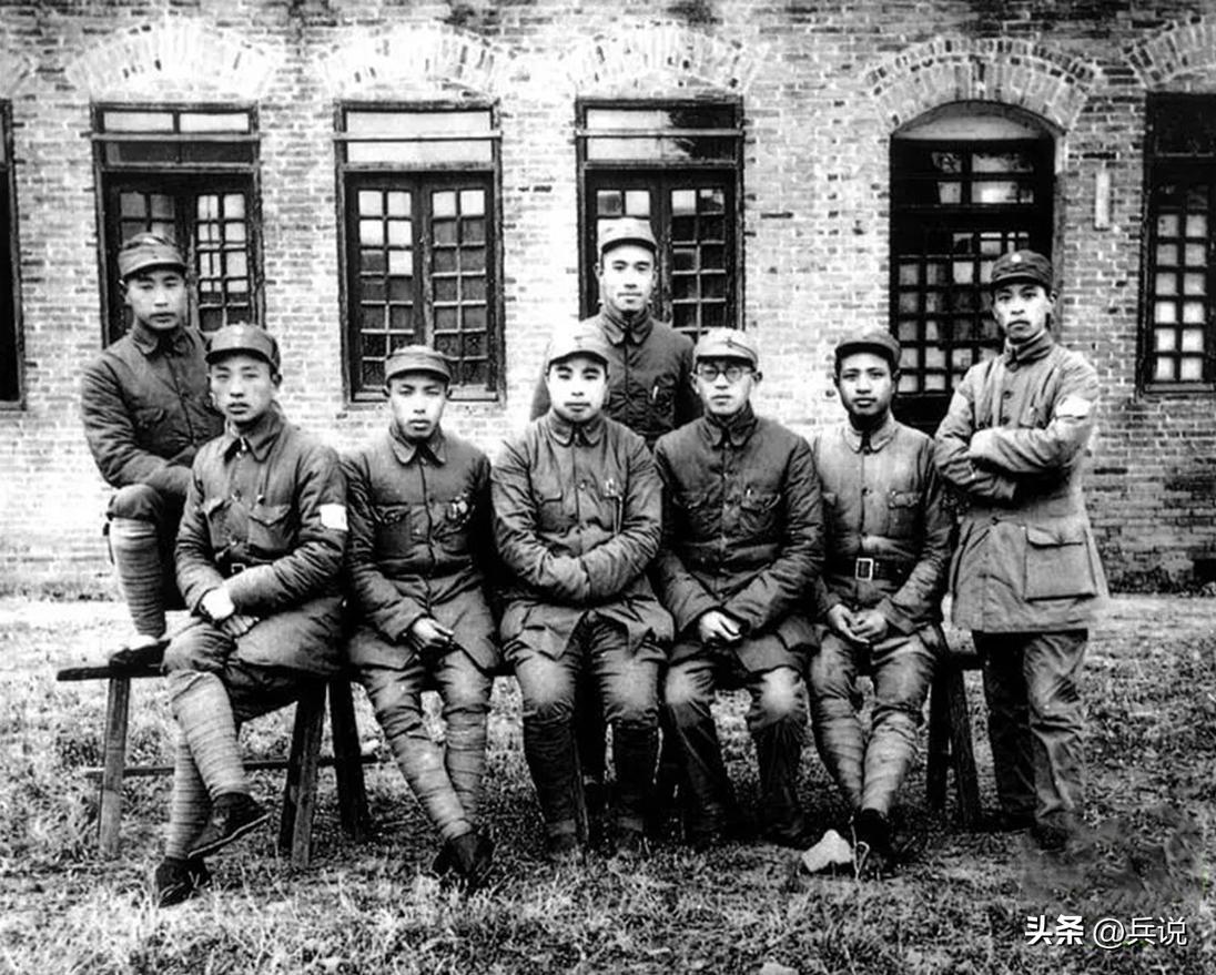 黄大将四十不惑，就被称作“黄老”，最大标签是“敢说”