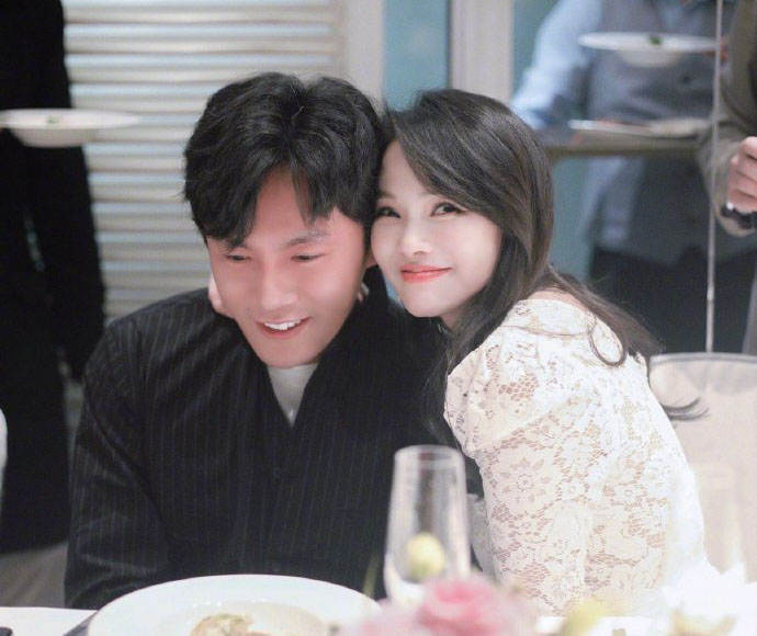 秦昊反矫情达人伊能静,秦昊反差萌伊能静