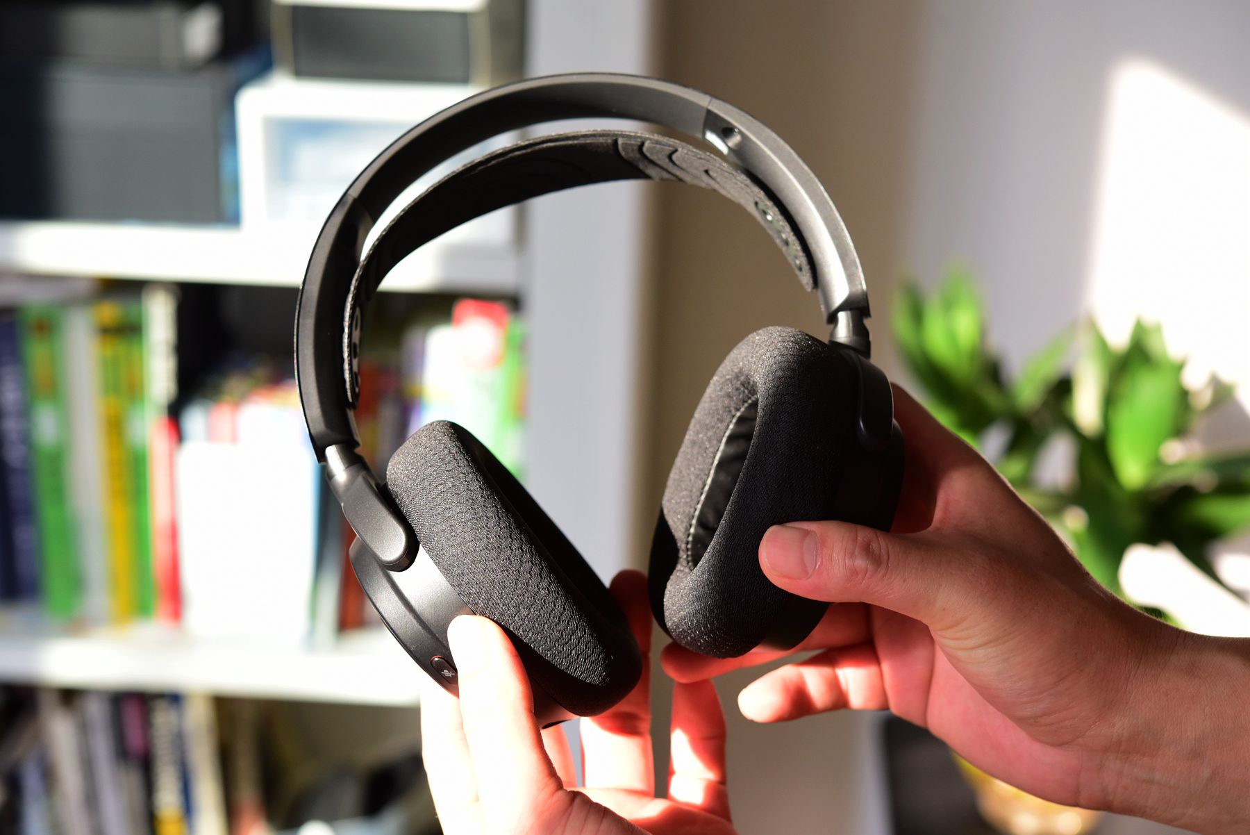 赛睿发布寒冰7x游戏耳机,赛睿寒冰新星arctisnovaprowireless测评