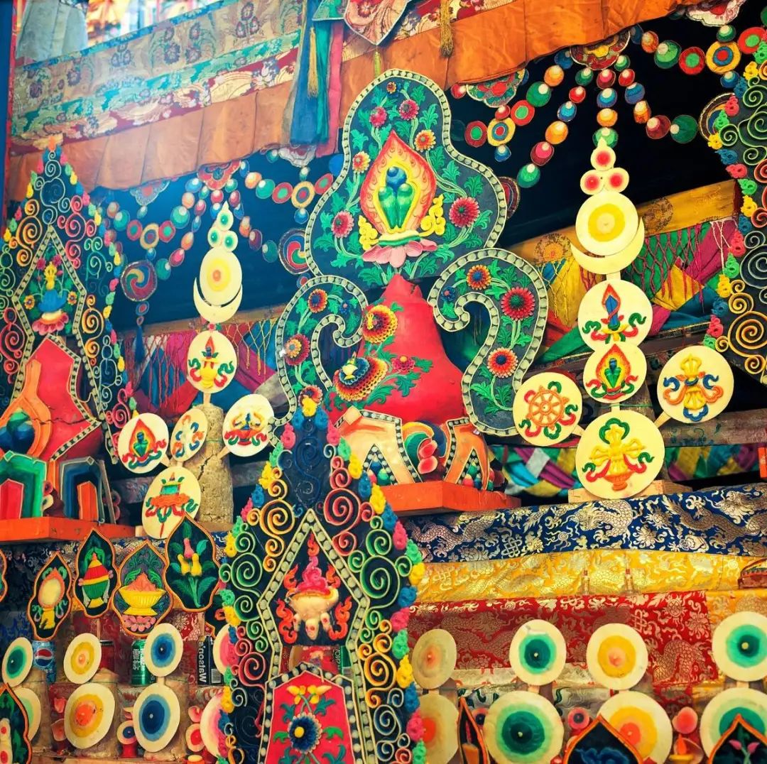 如何区分藏传佛教寺庙,藏传佛教四派的寺庙标志区别