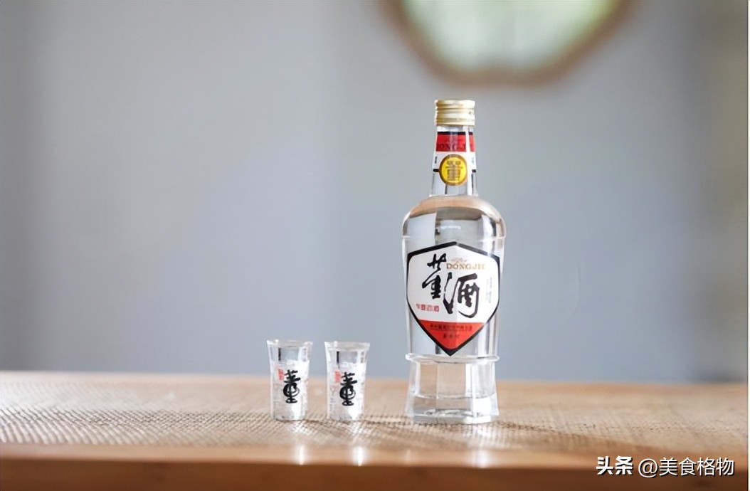 茅台为什么要送小杯子呢,买茅台时送的酒杯是干嘛用的