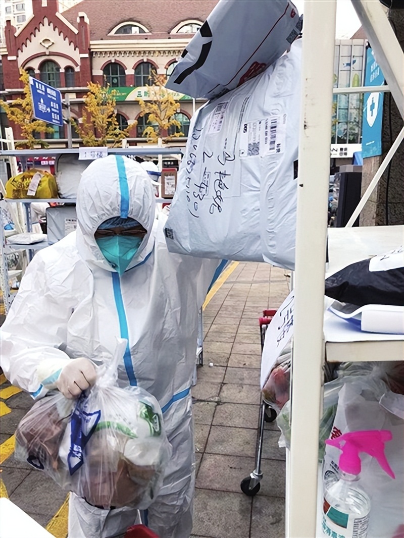 疫战不休!市北即墨路街道晓港名城六期物业管家的抗疫“十二时辰”