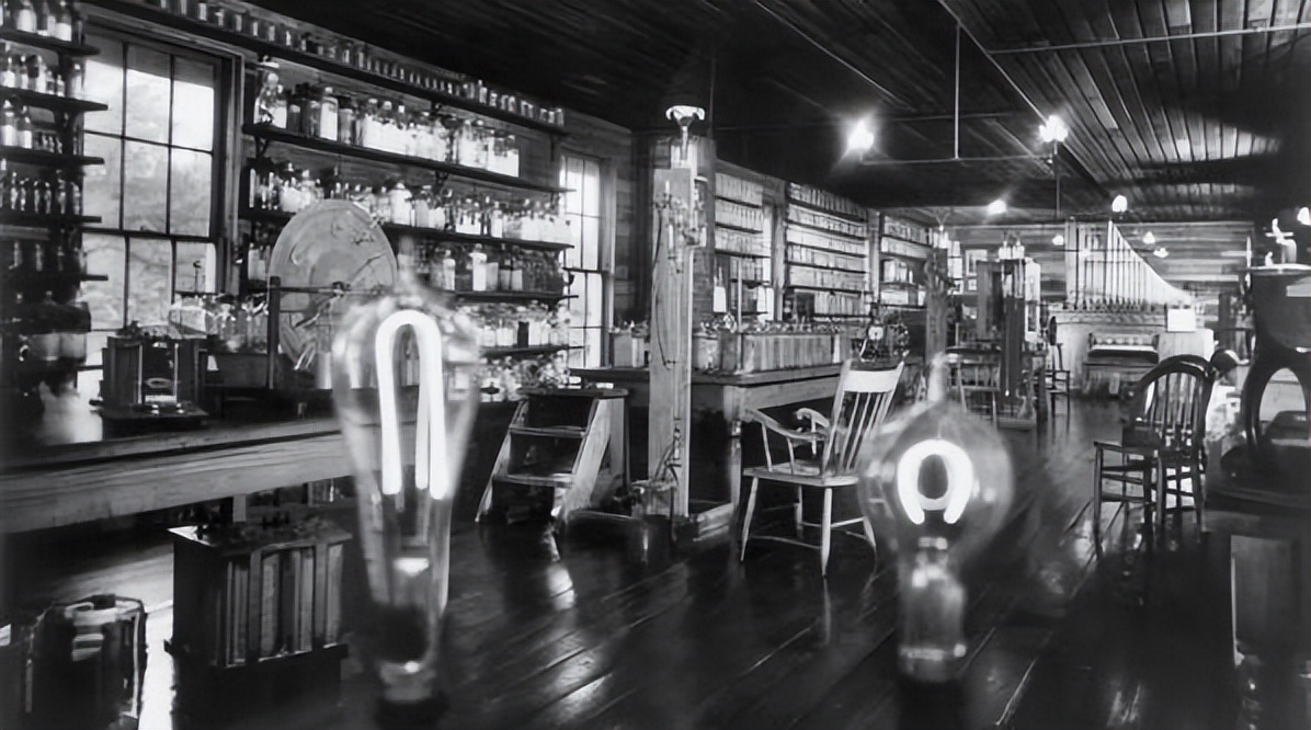 灯泡的发明史,爱迪生之前还有谁发明了灯泡