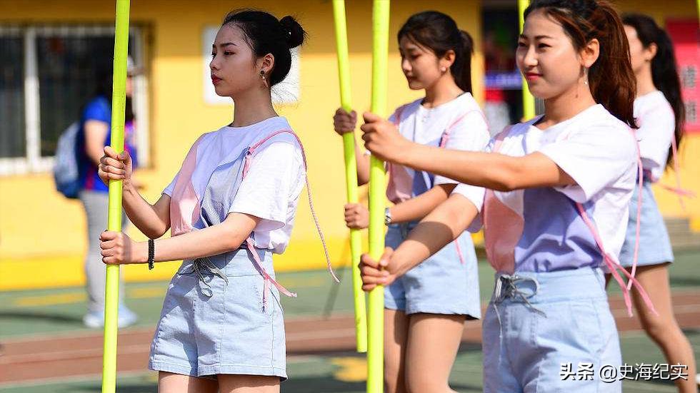 高校军训女生跳舞引争议当事人,高校女生跳舞被批判