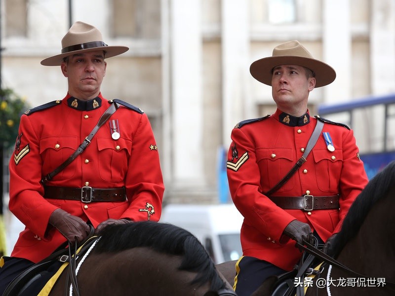 高喊*权人**的加拿大,曝出丑闻,皇家警察秘密监视民众移动设备
