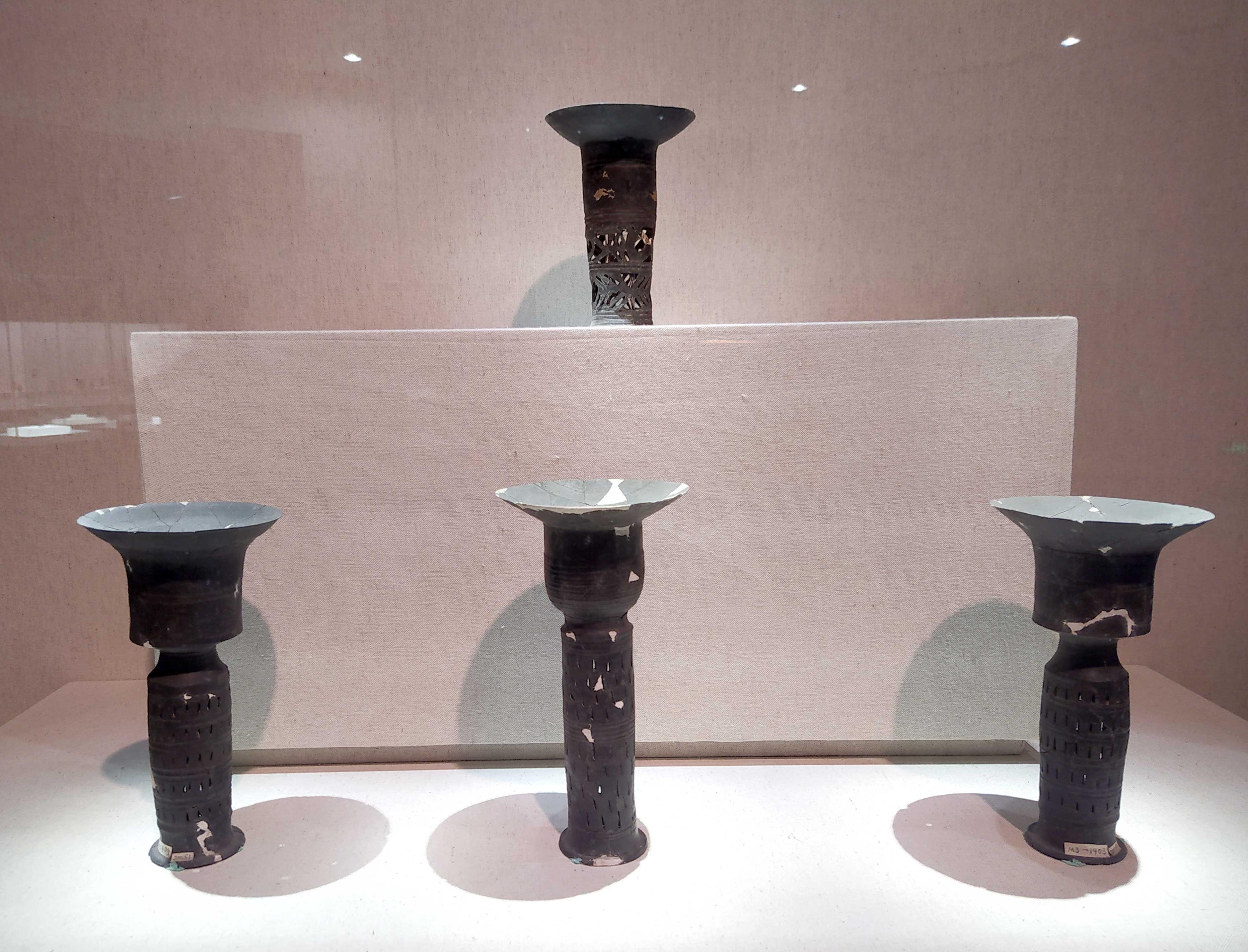 薄如纸的蛋壳黑陶,薄如纸的国宝蛋壳黑陶