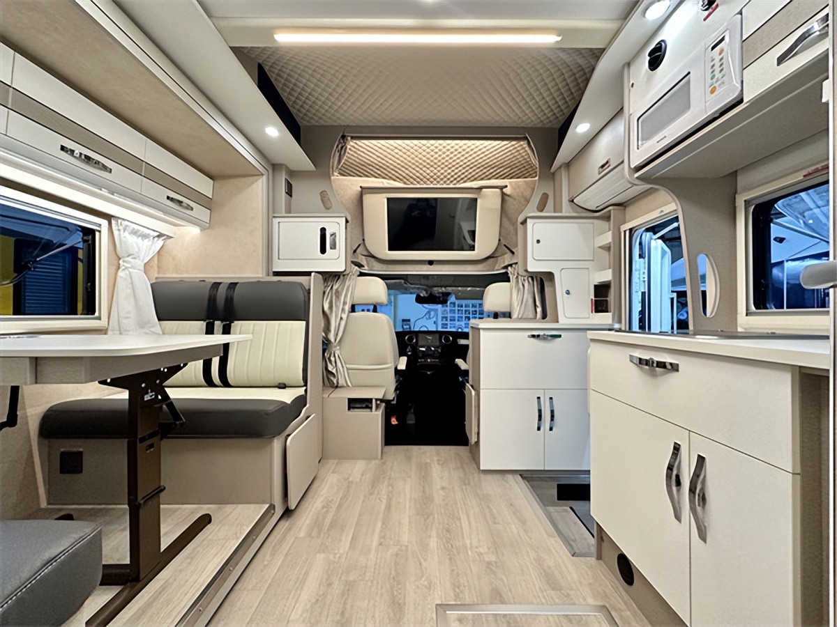 戴德依维柯newdaily小额头房车,戴德2023款c型6.5吨依维柯房车