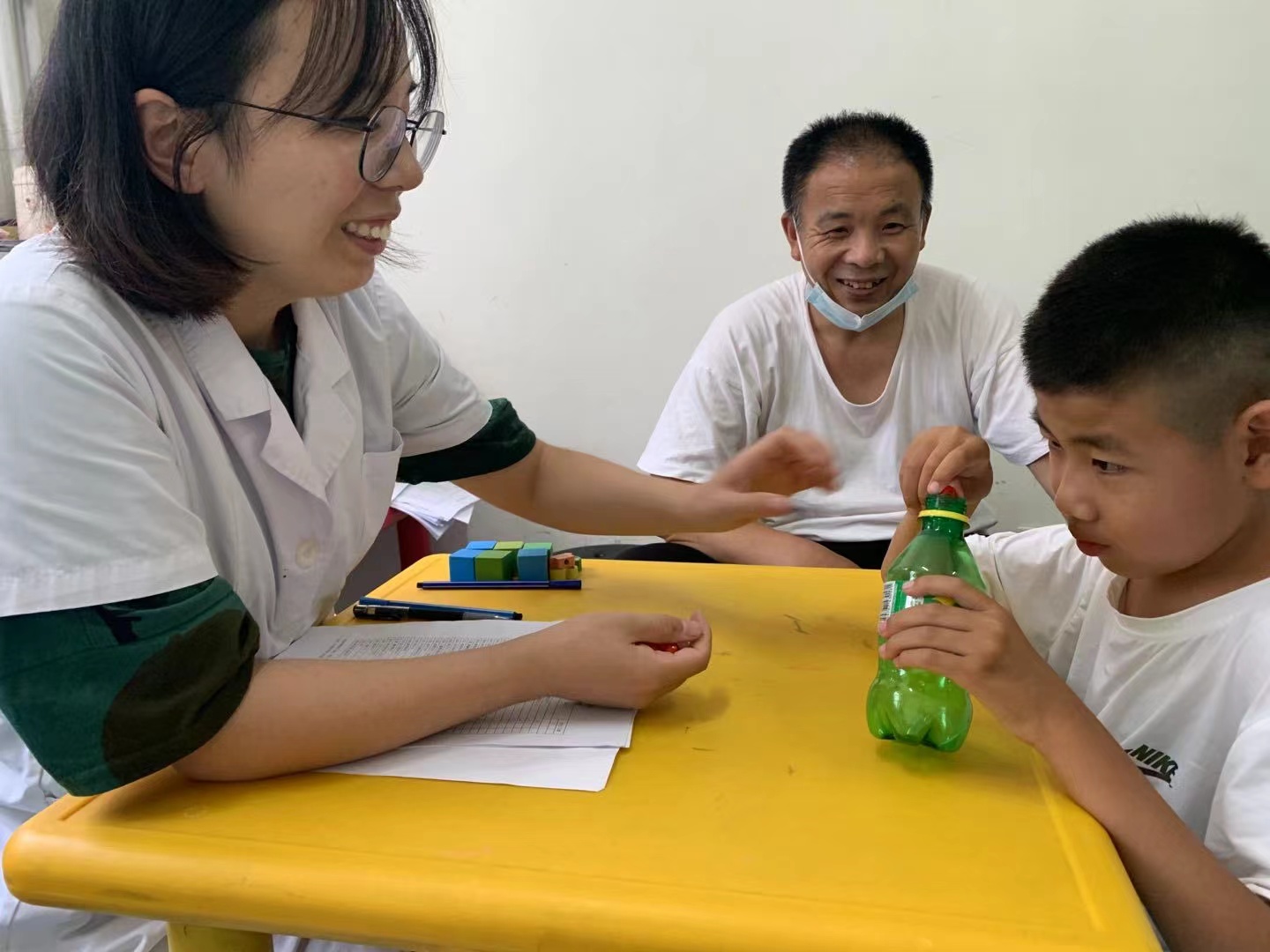 教孩子穿袜子要教半个月，男从业者难以启齿自己的工作…儿童康复治疗师：不认可是服务人员，我们希望被看见