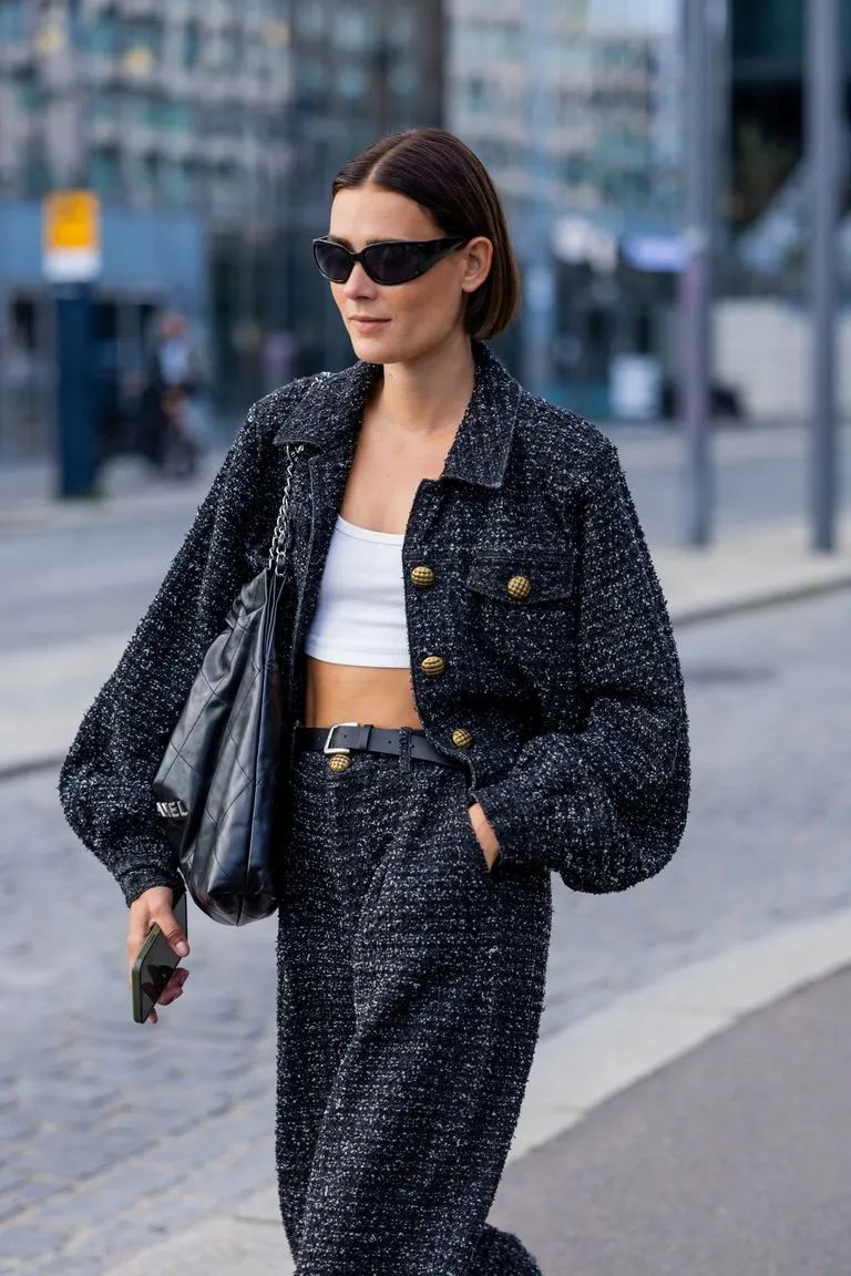 为什么小香风外套穿了显得很驼背,为什么你穿小香风廉价又土气