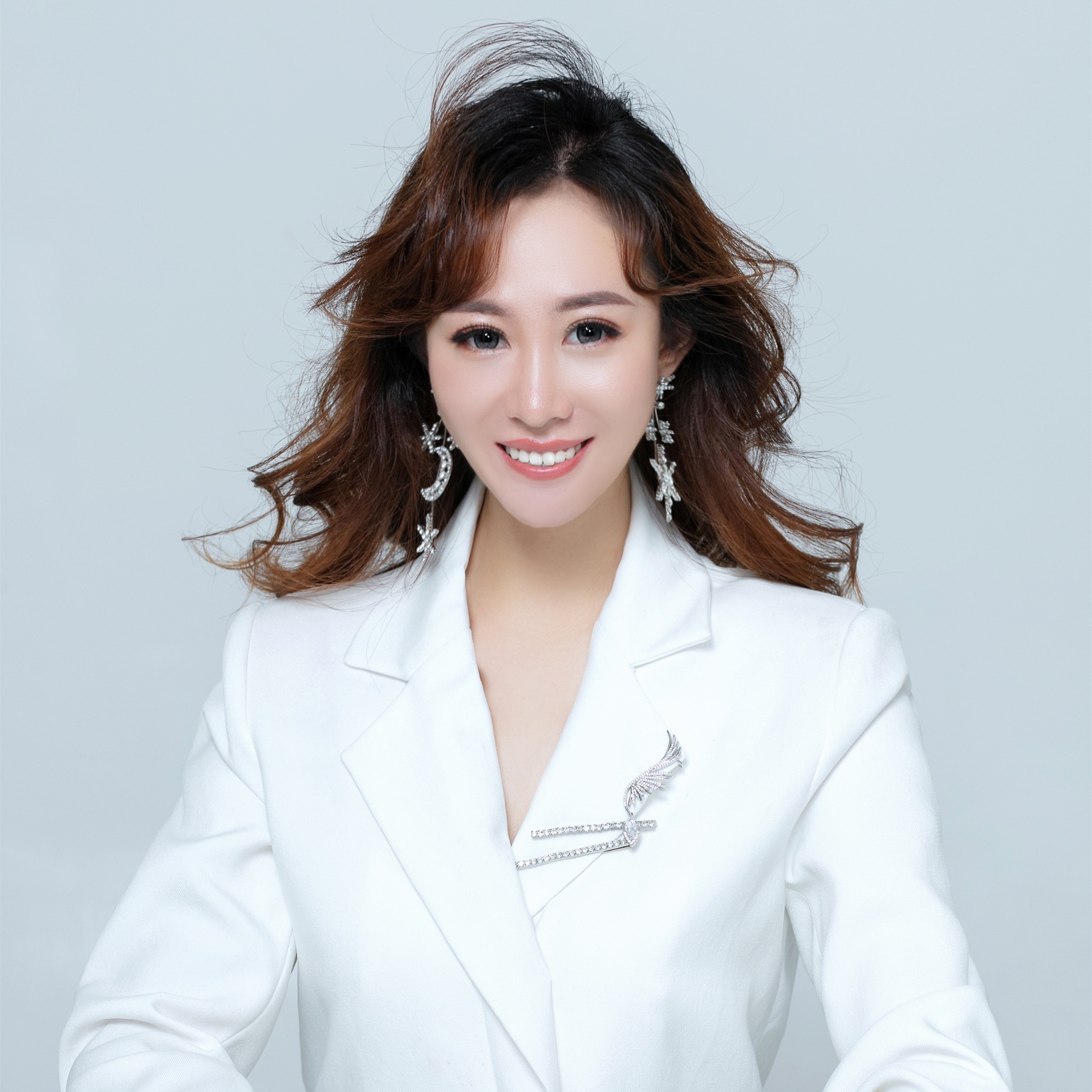 央视财经主持人蒋钰,央视财经女主持人刘耀鸿