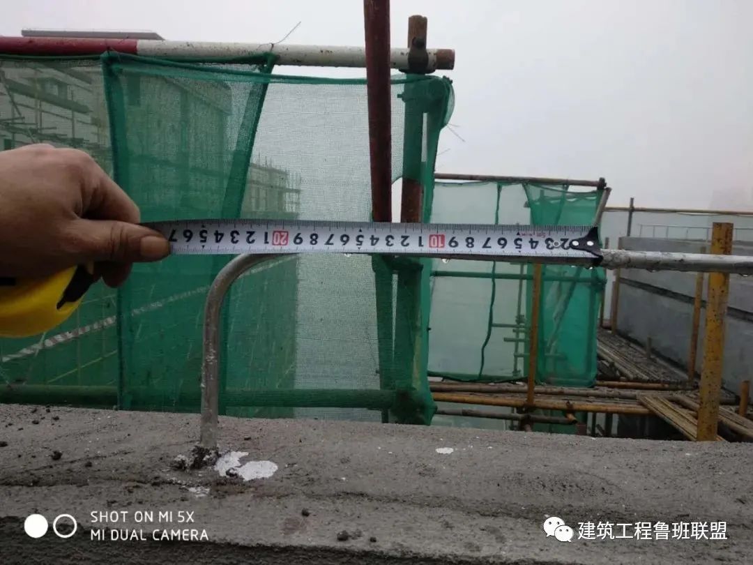 钢屋面避雷带做法,屋面避雷带新规范标准做法