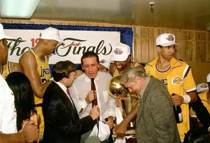 美评十佳球队,美媒评历史前十名球员