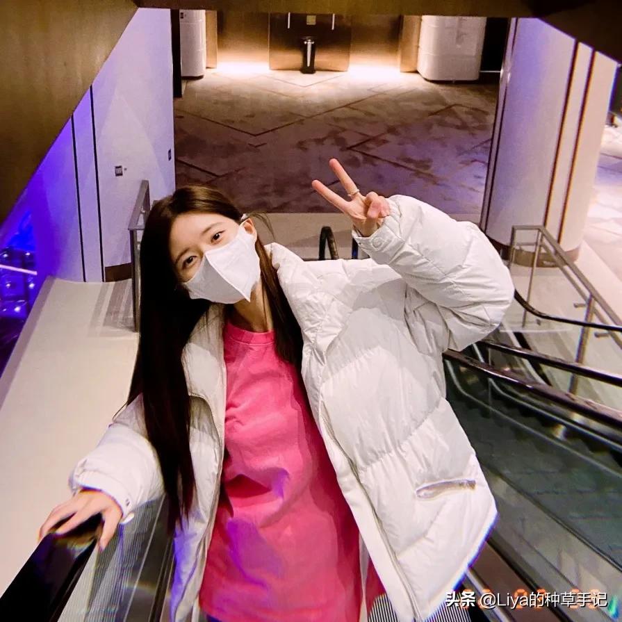 克莱因蓝和什么色搭配高级,35岁穿克莱因蓝好看吗