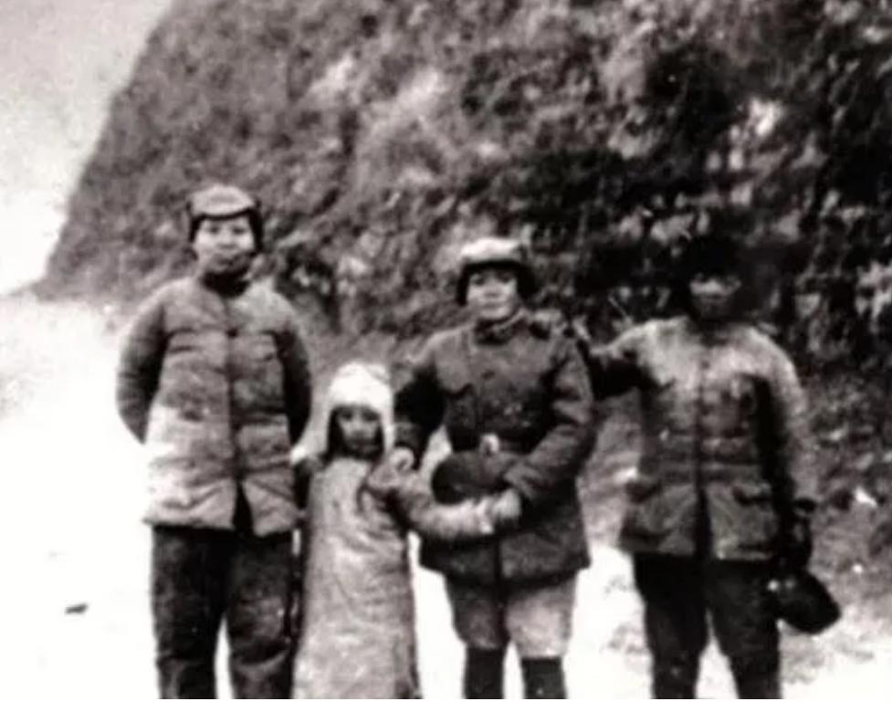 张文秋：毛主席双重亲家，两任丈夫皆烈士，02年身披*旗国**安详长眠