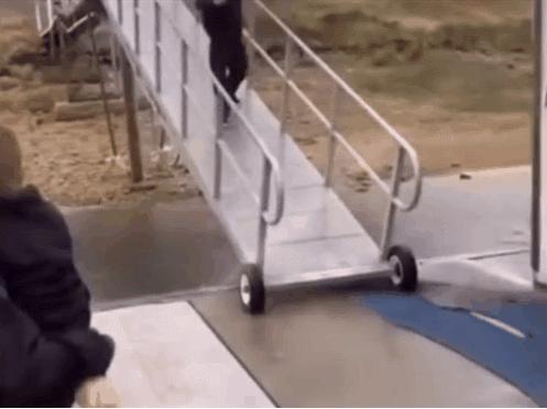 网恋奔现大型翻车纯属尴尬,网恋奔现兄弟们这算翻车吗