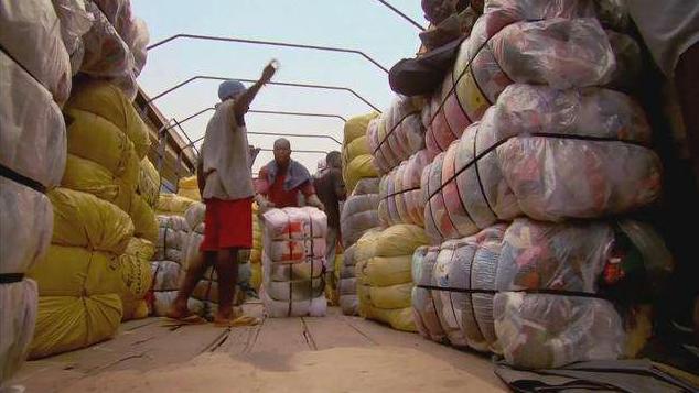 中国旧衣服在非洲被哄抢,一天能卖掉20万,女式内衣最受欢迎