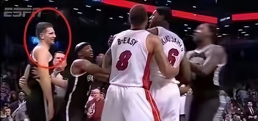 詹姆斯垫脚格兰杰是故意的吗,詹姆斯被格兰杰嘲讽后续