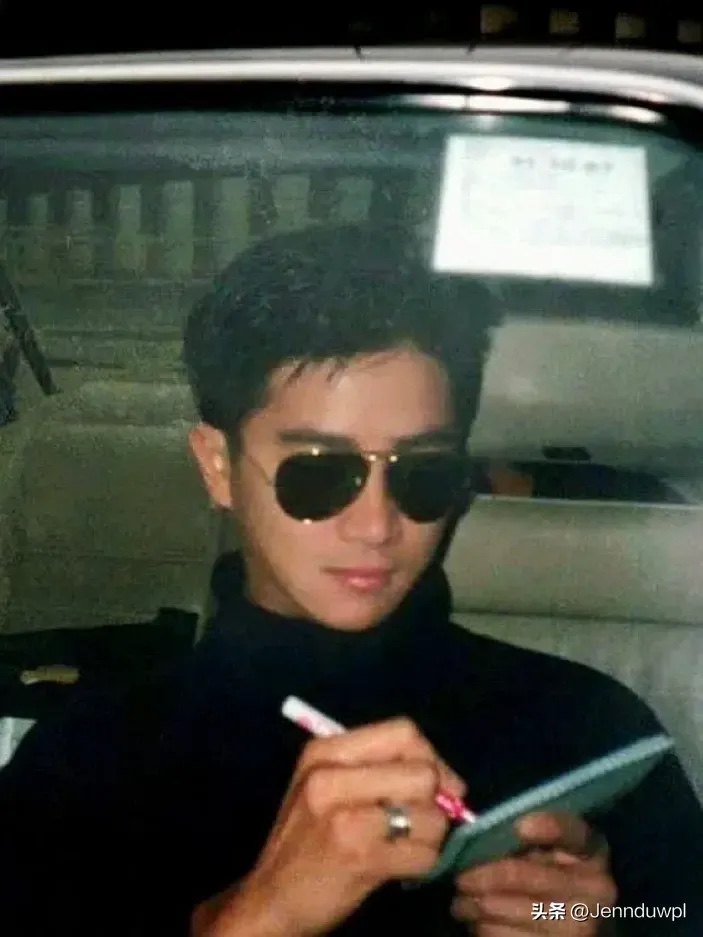 陈百强身材和穿衣风格,陈百强的穿着打扮