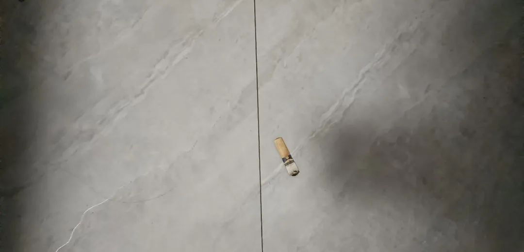 独居女子家中突然发现一个烟头,独居女子发现烟头