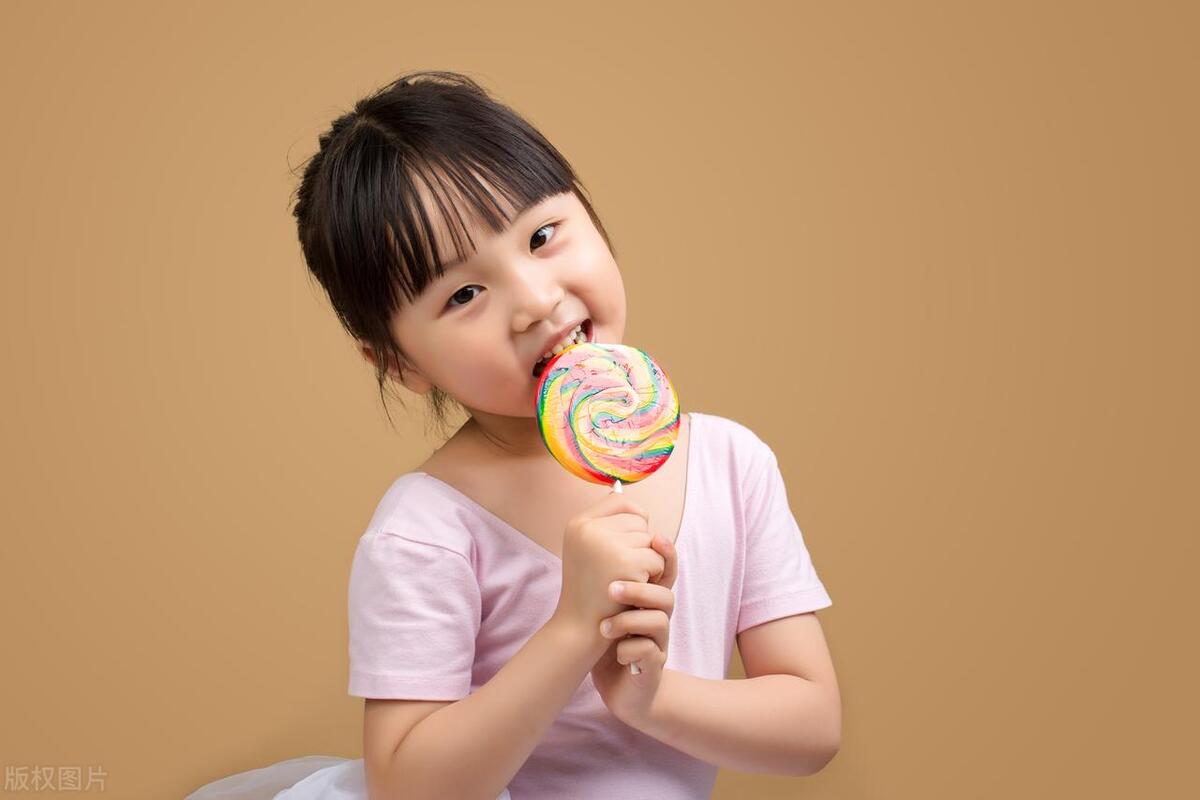 出牙期宝宝牙齿咬得咯吱响，可不是营养缺乏，别随便给宝宝乱补了