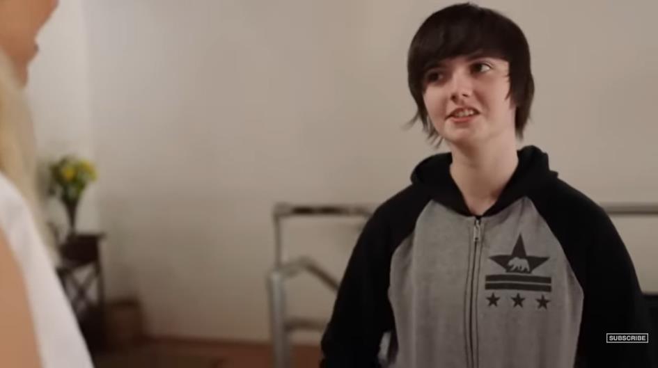 美国女子16岁时女变男被拍进纪录片，如今后悔：我变胖，还变丑了