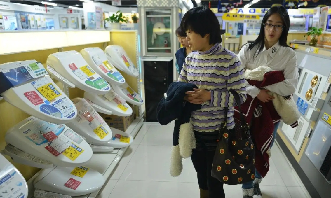 日本上完厕所的纸能丢进马桶吗,日本厕纸应该冲走还是放纸篓