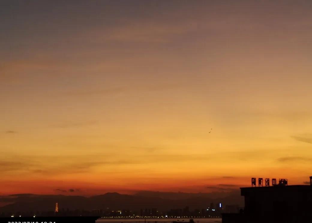 天高云淡深秋风景图片,下雨天看海看风景图片