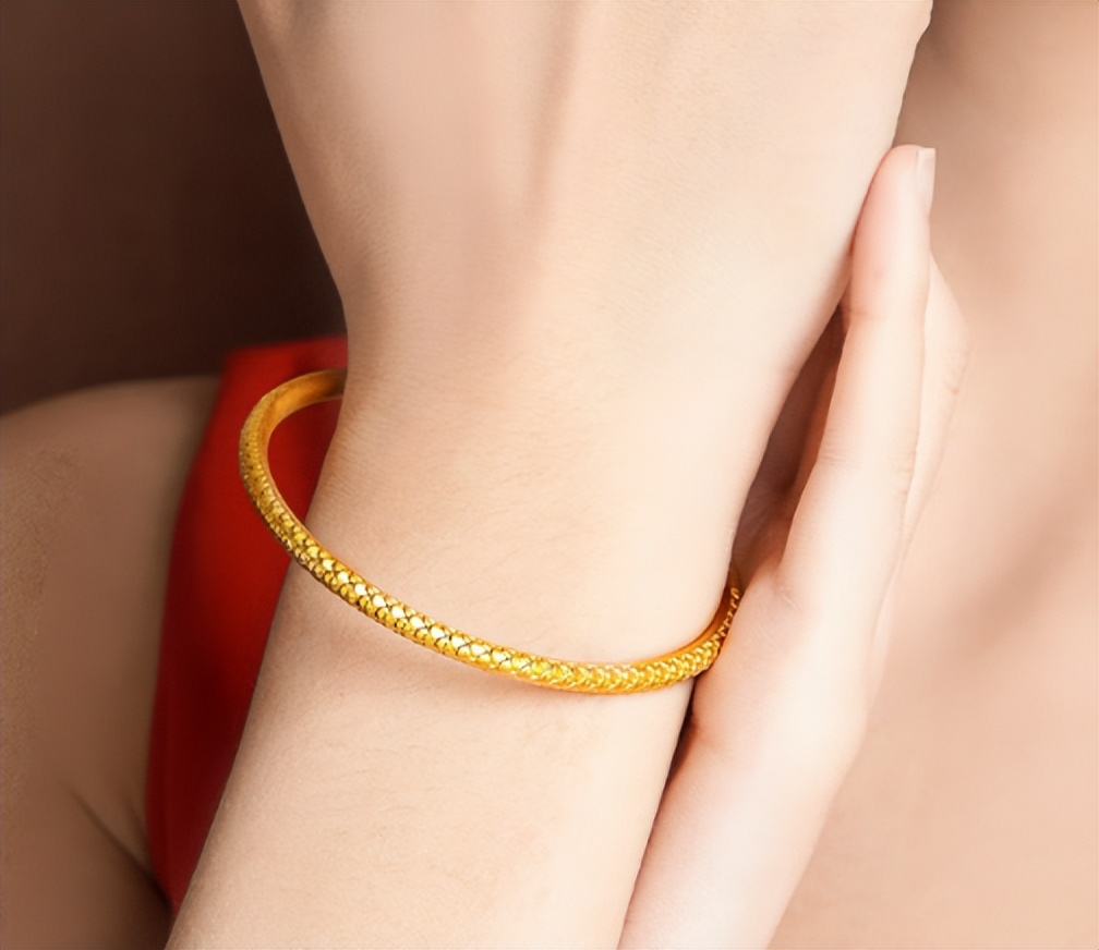 中国黄金手镯价格多少钱一克,现在黄金手镯价格多少钱