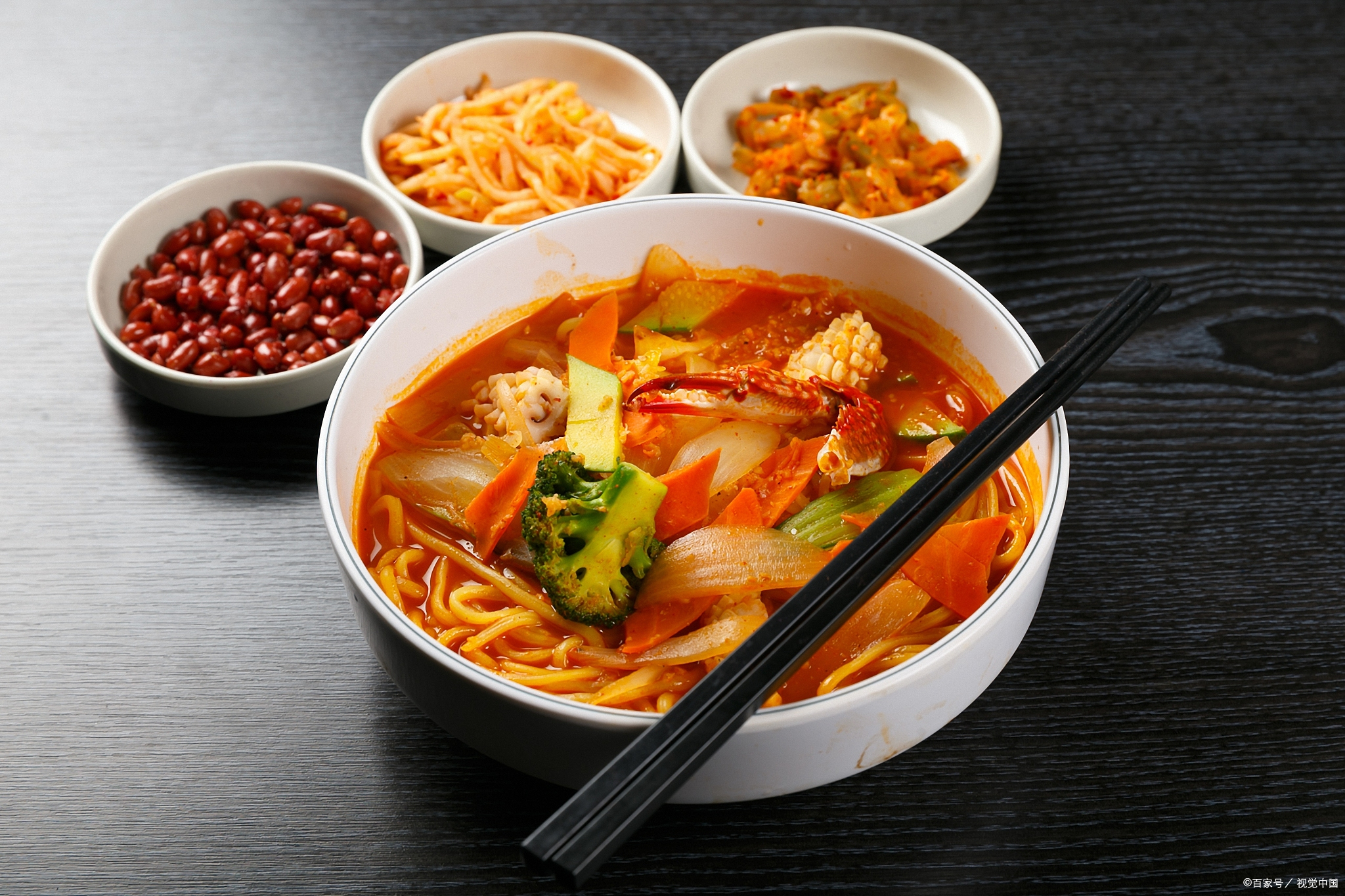 夫妻俩经营个小店其乐融融,夫妻小店一天利润1000