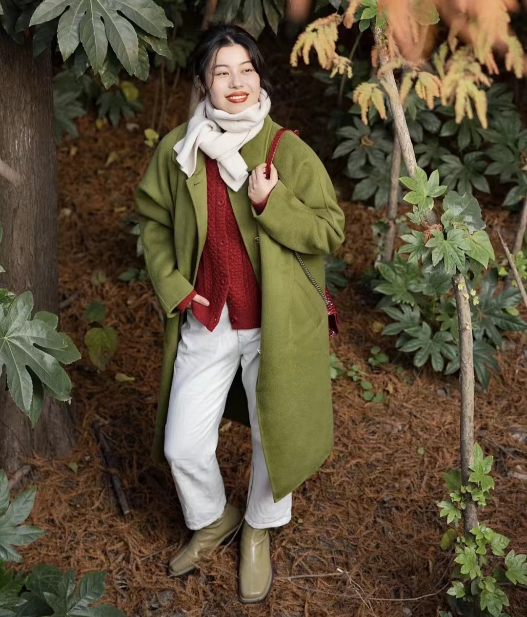 绿色衣服搭配什么颜色好看效果图,绿色最经典的三种颜色搭配