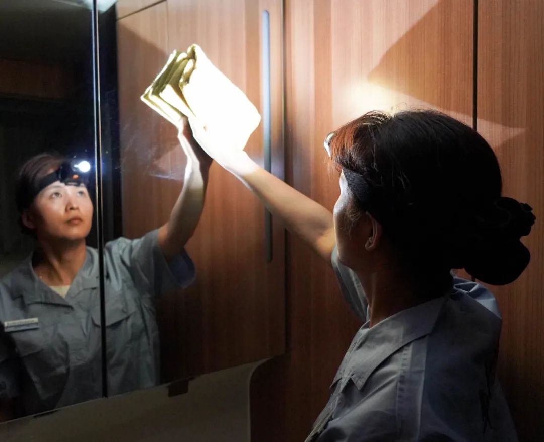 高铁干净整洁视频,为什么高铁那么舒适