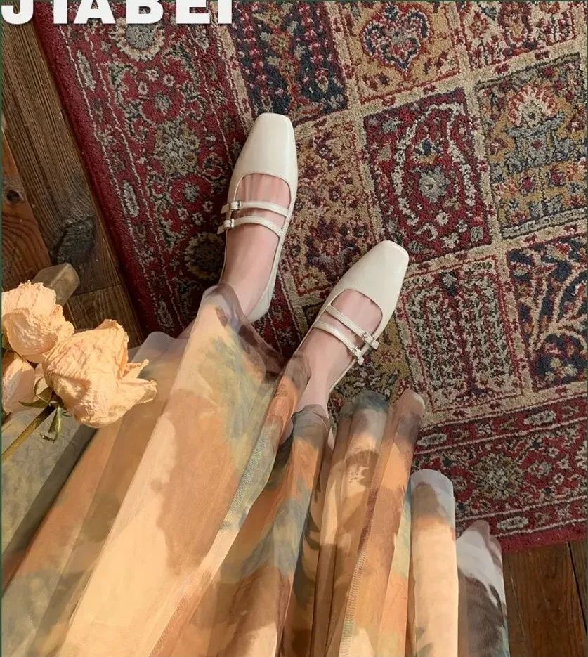 适合穿裙子的运动鞋牌子和款式,夏天穿什么鞋好看又显身材