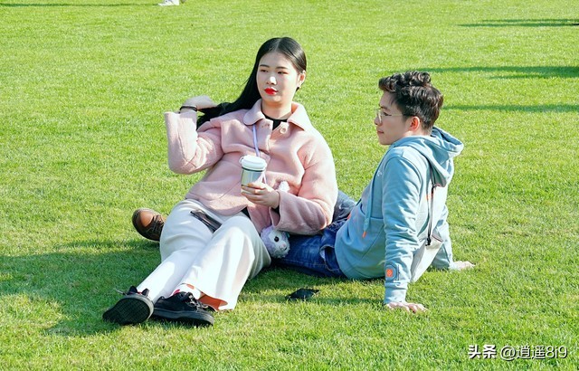 大学谈恋爱的男生有多穷,为什么男生一谈恋爱就很傻