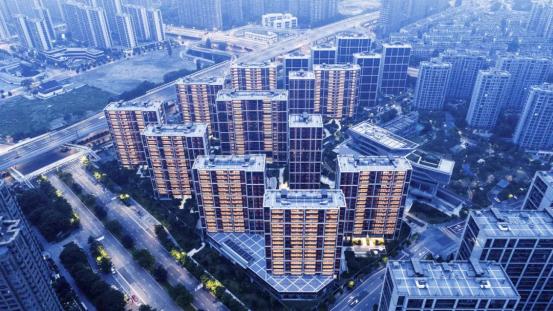 直击“口悲”楼盘交付，华丽袍服背后的虱子