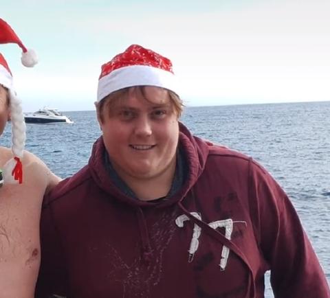 英国300公斤的男人,男子荒岛求生300天