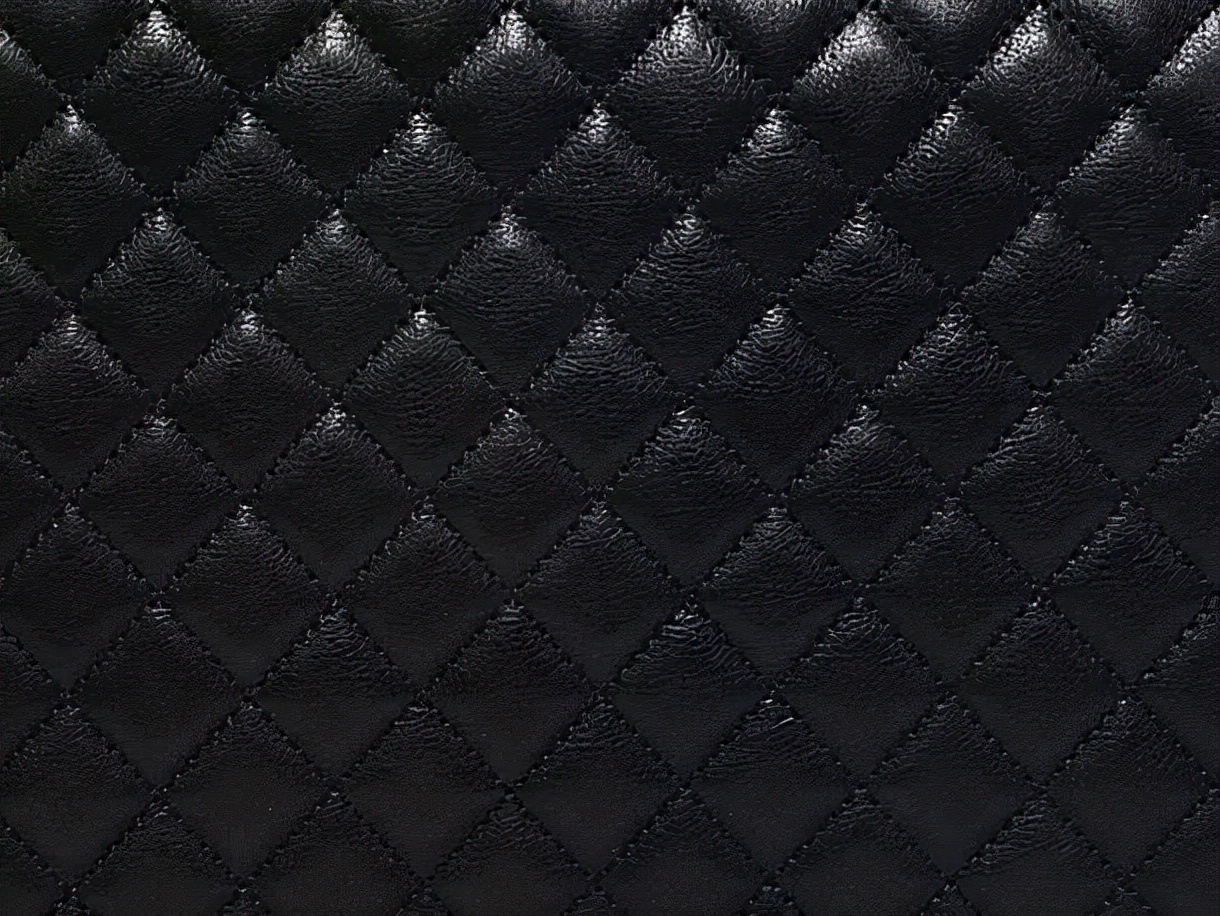 香奈儿鱼子酱的大球皮是什么皮质,香奈儿cf小号皮质是硬的还是软的